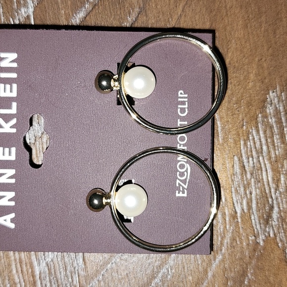 Anne Klein Gold and White Pearl Hoop Earrings E-Z Comfort Clip New - Picture 3 of 4